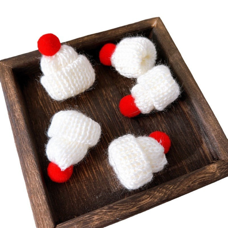 Weihnachts-Mini-Wollmütze als kleine Dekoration