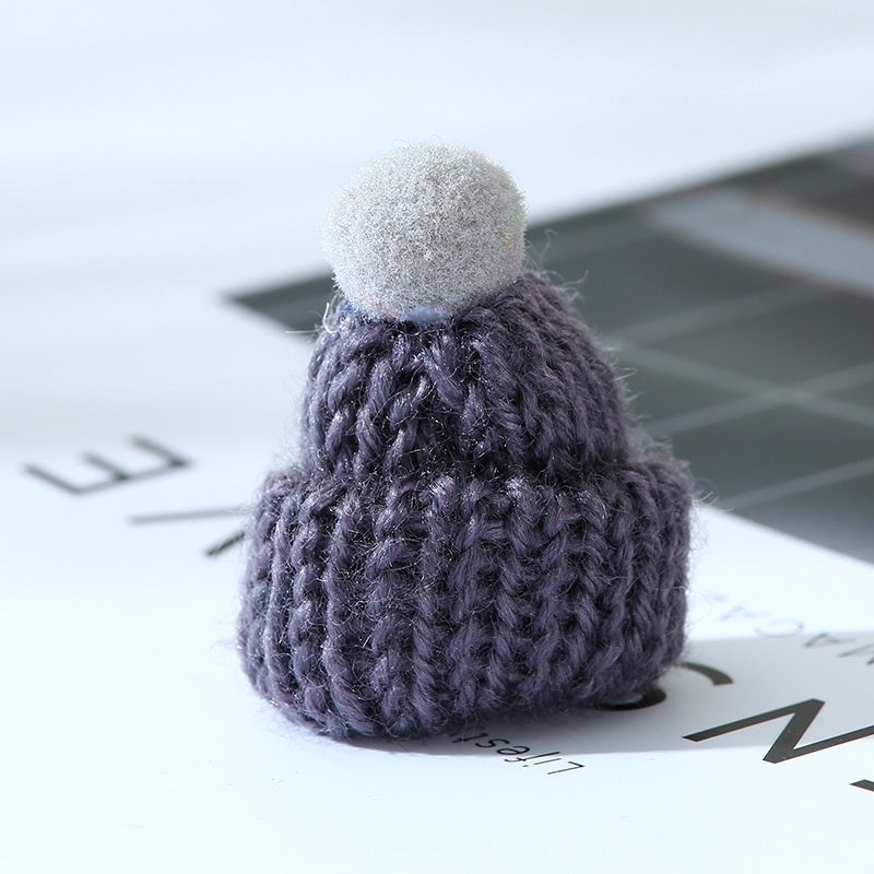 Weihnachts-Mini-Wollmütze als kleine Dekoration