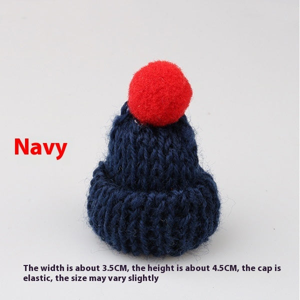 Weihnachts-Mini-Wollmütze als kleine Dekoration