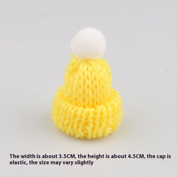 Weihnachts-Mini-Wollmütze als kleine Dekoration